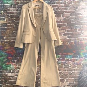 Tahari women’s suit